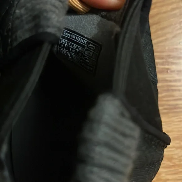 New Teva Ember Mid Boot Quilted Black Womens 9 - Picture 15 of 15
